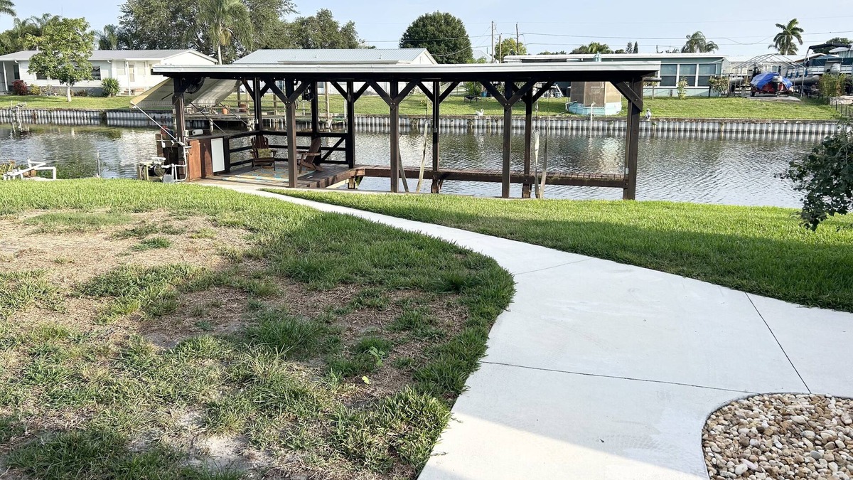 Taylor Creek House | Waterfront property on Lake Okeechobee