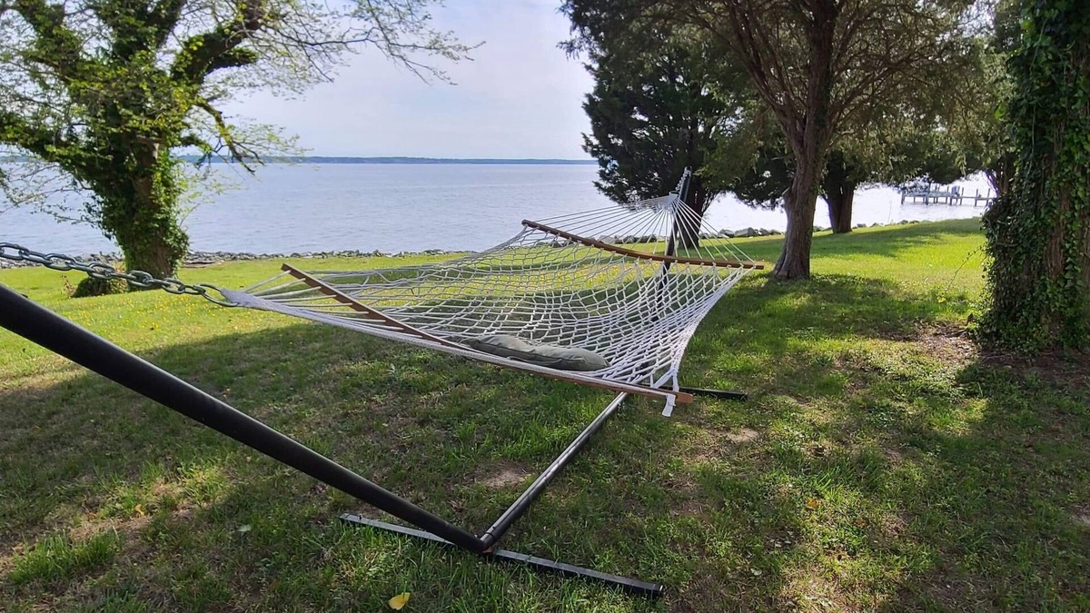 Coltons Point House | Waterfront Relaxing Getaway