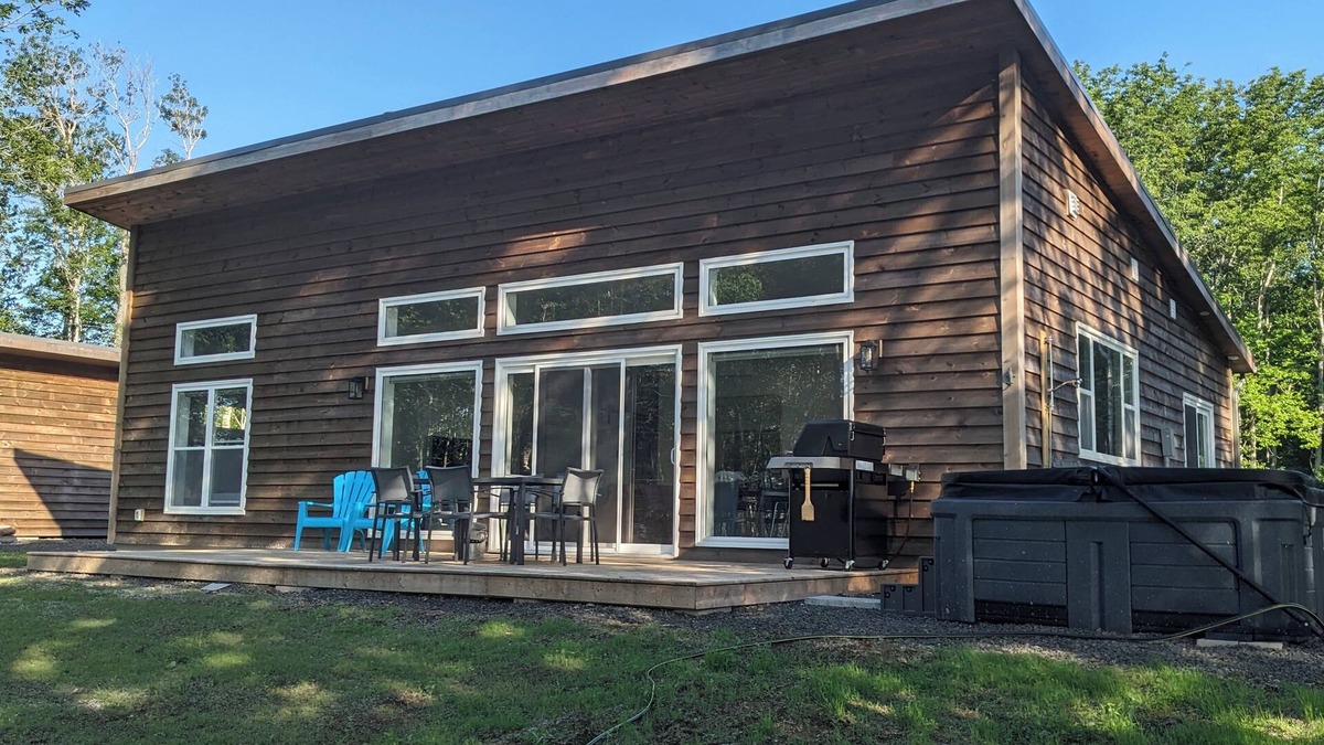 Port Wade Cottage | Waterfront retreat on Annapolis Basin - private; hot tub; fully equipped kitchen