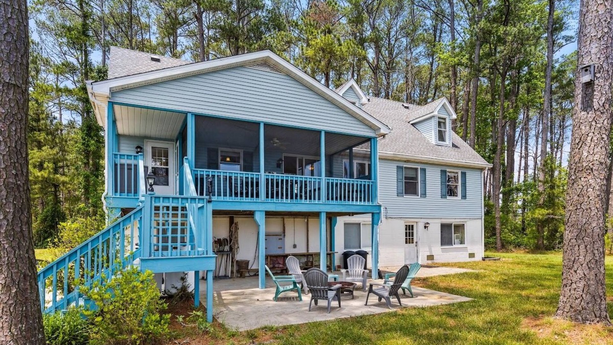 Onancock House | Waterfront Retreat- Relaxing Family Fun! King Bed, Private Dock great 4 Fishing!