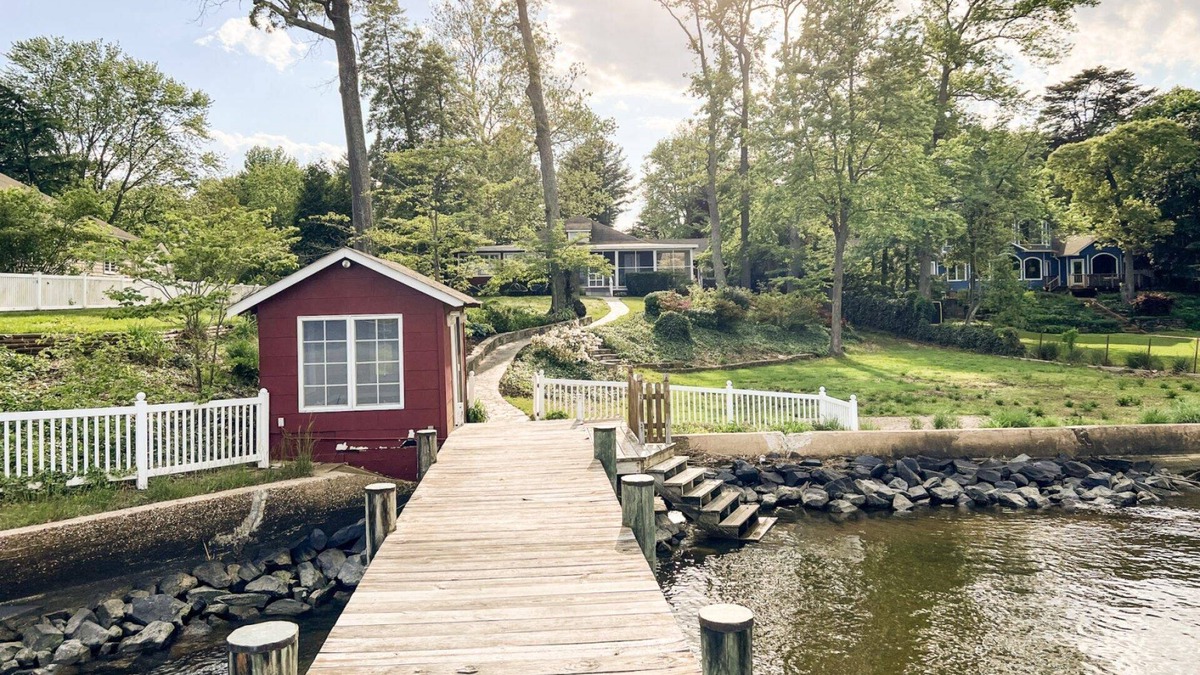 Severna Park House | Waterfront River Breezes with private pier, parking and billiards room