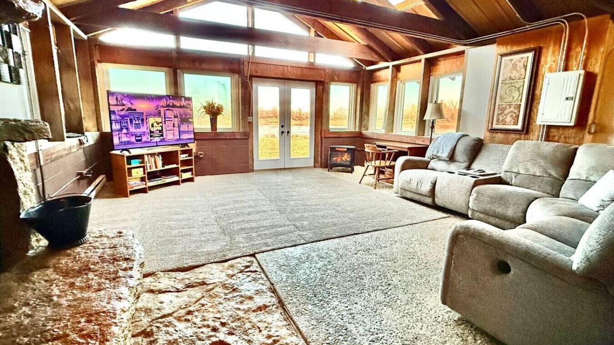 St. Joseph Cabin | Waterfront Rock Shower Suite w/Sunset View Room!