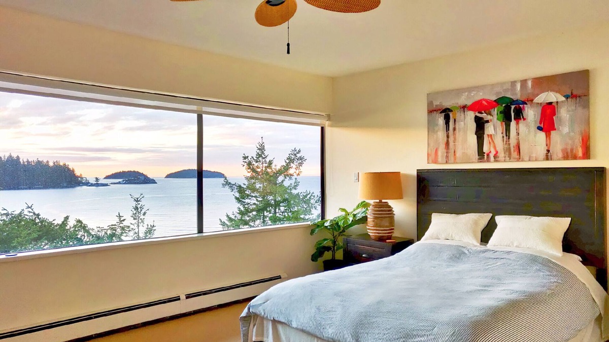 Gibsons House | Waterfront Room with Private Bath and Deck Near Marina, Private Beach Access