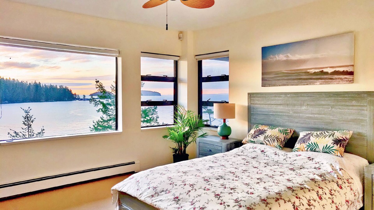 Gibsons House | Waterfront Room with Private Bath and Deck Near Marina, Private Beach Access