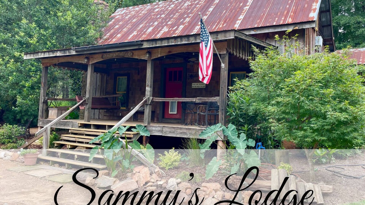 Graham Cabin | Waterfront Rustic Country Cabin Retreat-Dog's Welcome!