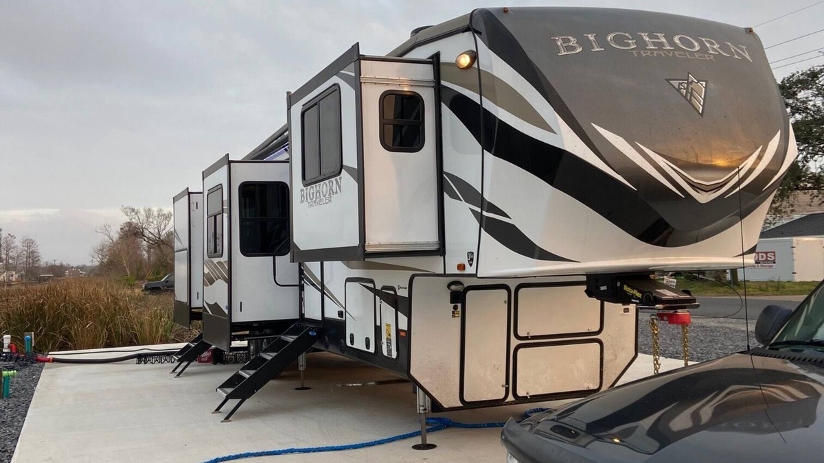 Bourg RV Rental | WATERFRONT RV SITE W/LAUNCH NEAR COCODRIE/POINTE AUX CHEIN/HOUMA