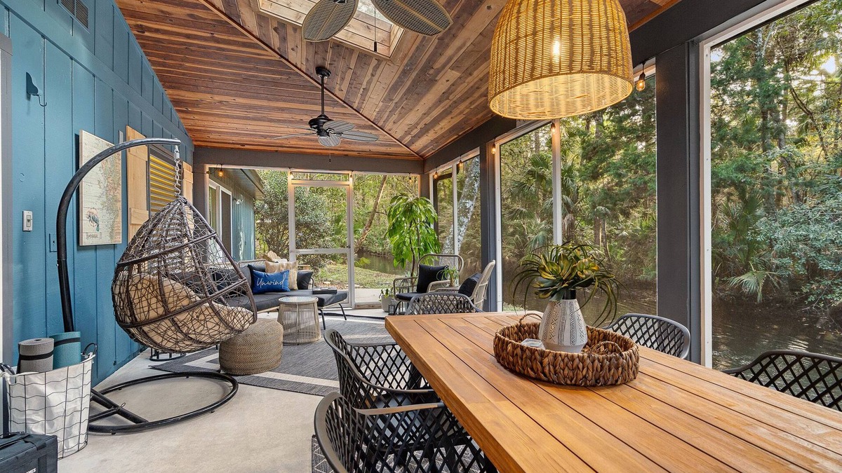 Homosassa House | Waterfront Screen Porch with kayaks to experience the peaceful Halls River!