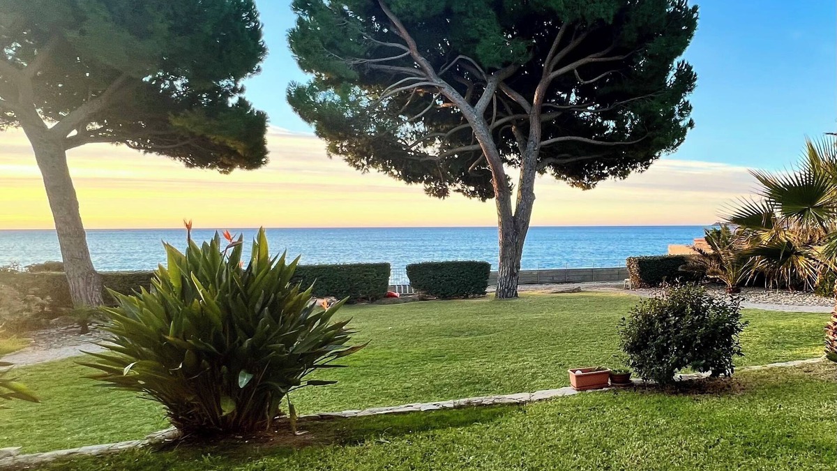 La Ciotat Apartment | Waterfront - Sea access from the garden - Panoramic view of the gulf