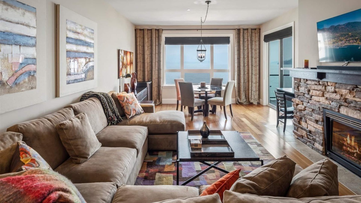 Sandpoint Condo | Waterfront Seasons at Sandpoint Condo: Spa, Heated Pool, Boat Slip