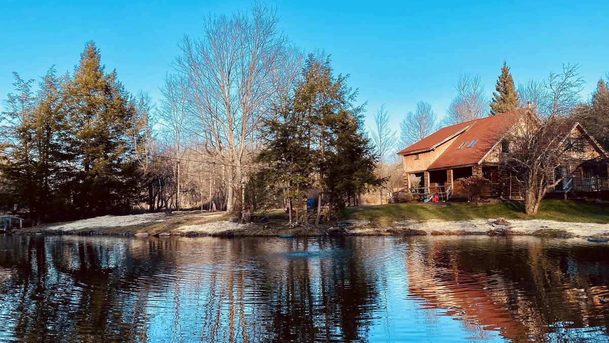 Windham Cabin | Waterfront Secluded Log-house w/Sauna, Games, More, Mins To Town & Activities