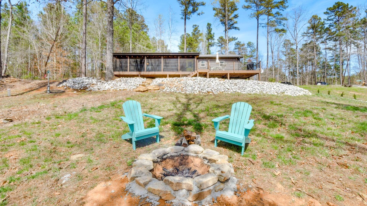 Seneca Cabin | Waterfront Seneca Cabin ~ 4 Mi to Boat Launch!