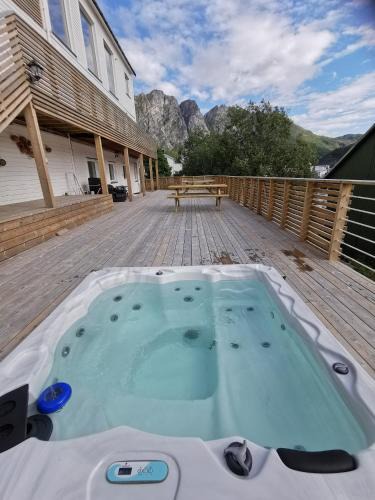 Torsken Apartment | Waterfront Senja 2