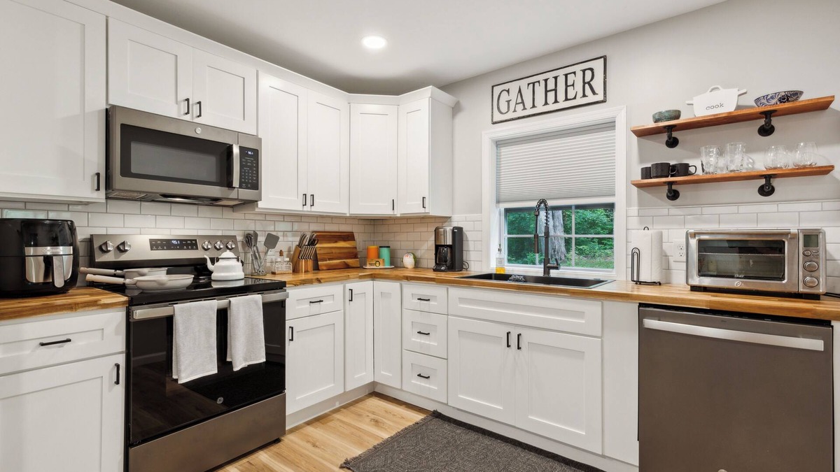 Earlville House | Waterfront & Serene w/King Bed