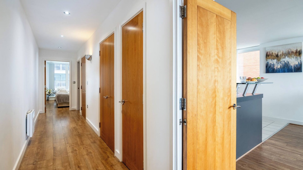Canning Town South Apartment | WATERFRONT SERENITY- Modern 2-Bedroom Apartment Near Excel London.