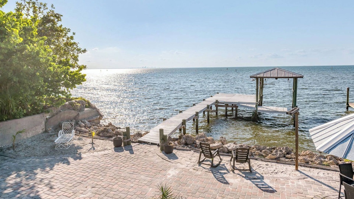 Ruskin Cottage | Waterfront Shack on Tampa Bay! Tranquil Million dollar views,2 beds/loft cottage