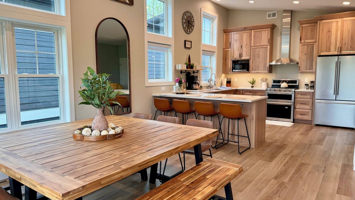 Duluth House | WATERFRONT SHORELINE HOME Views Modern Sauna 20% Off Bike Rental+MTB Pass
