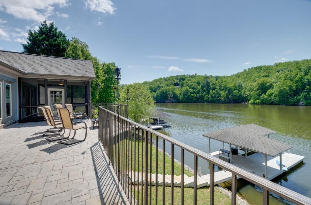 Goodview House | Waterfront Smith Mountain Lake Home with Boat Dock!