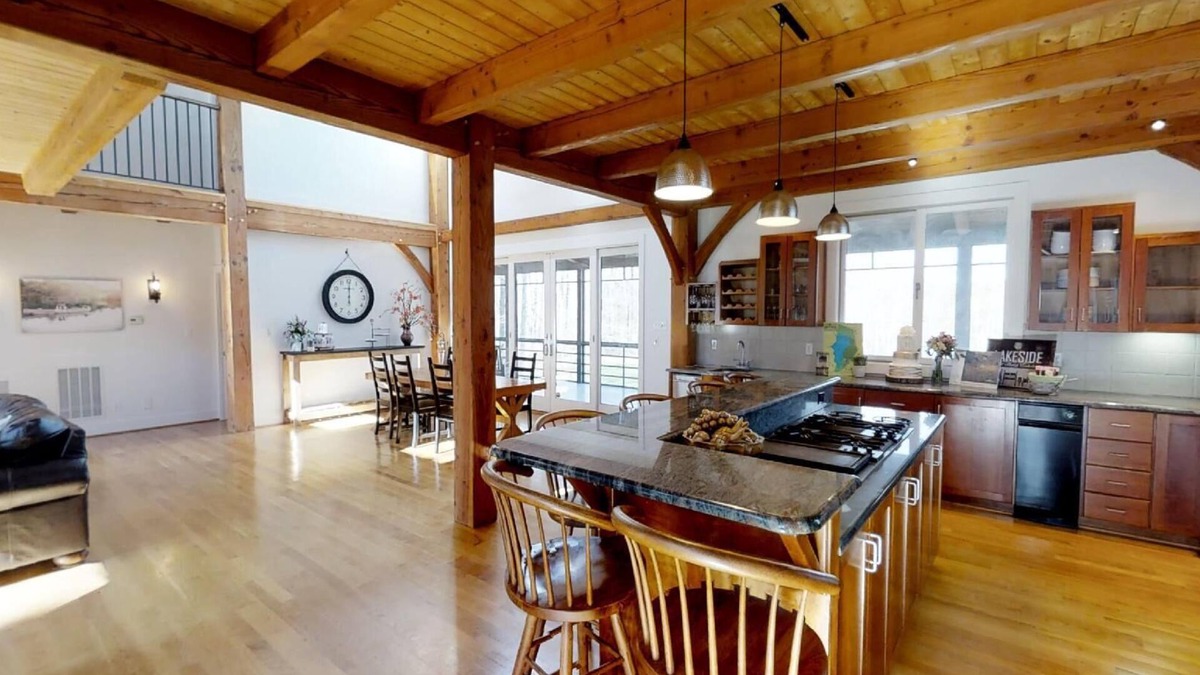 Powhatan House | Waterfront, Spacious 5-bedroom Wedding Venue estate in charming Powhatan!