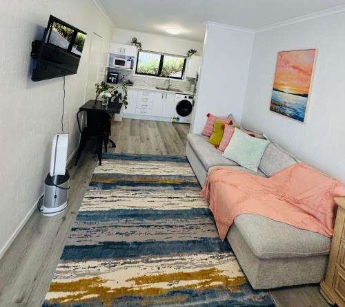Mangere Bridge Apartment | Waterfront studio unit near Auckland Airport