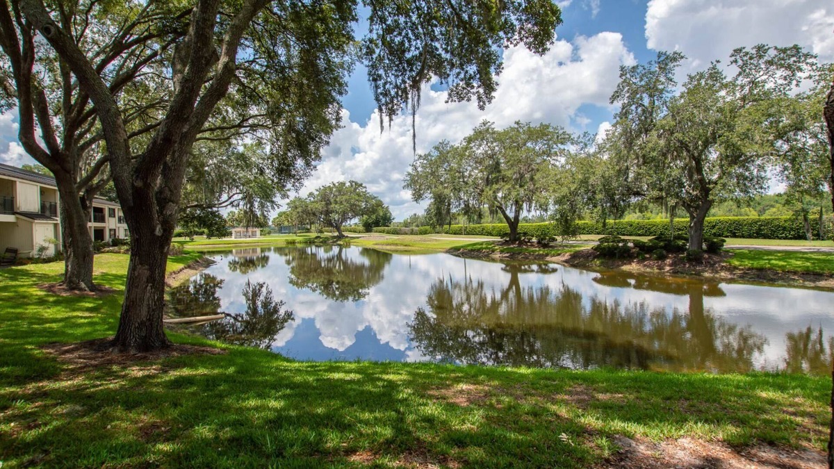 Wesley Chapel Condo | Waterfront Studio w/2 Queen Beds, Patio & Smart TV – Cozy & Convenient for a Relaxing Getaway!