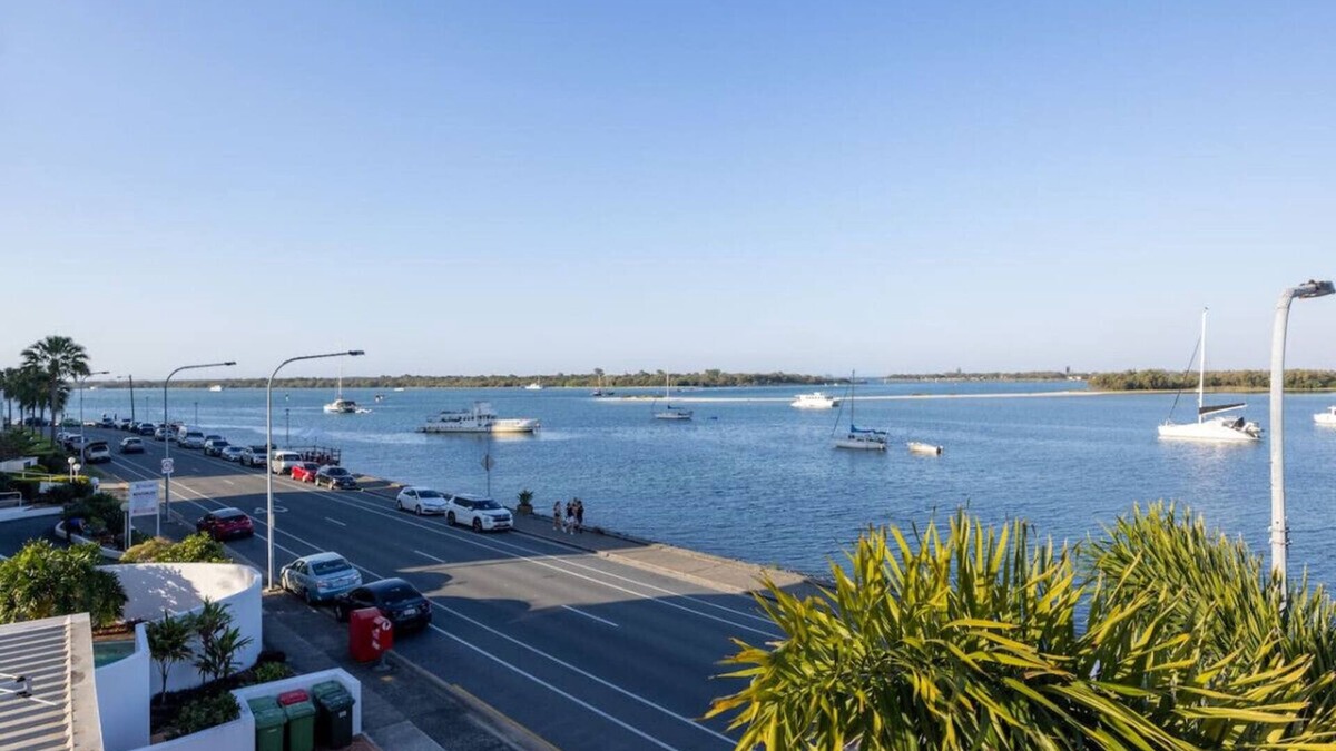 Labrador House | WaterFront Stunning Antique 4Rms/7Beds HolidayHome
