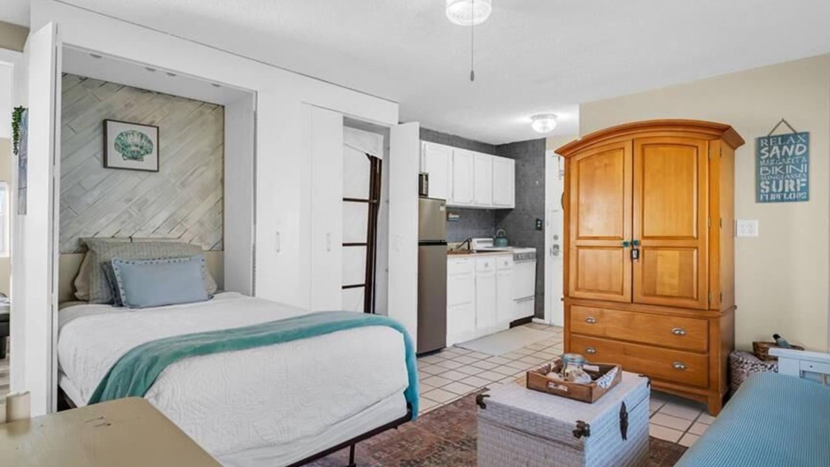 Clearwater Beach Apartment | Waterfront Suite, Heated Pool, 2 mins 2 beach!