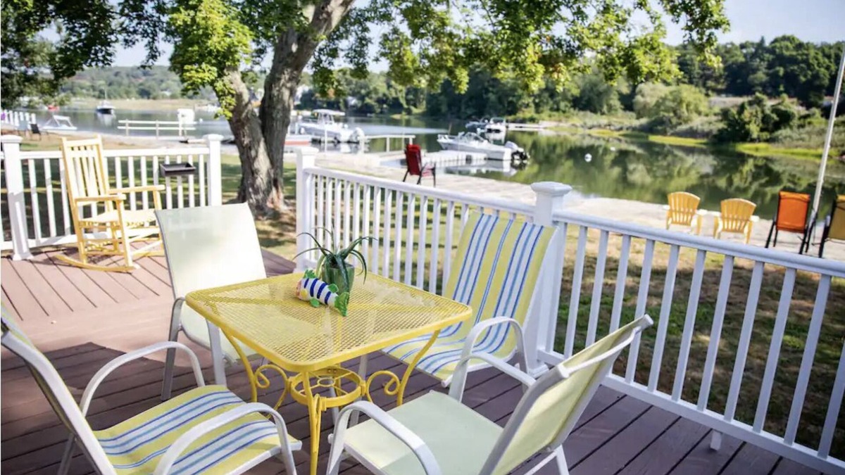 Tiverton Cottage | Waterfront Summer Cottage on Nanaquaket Pond
