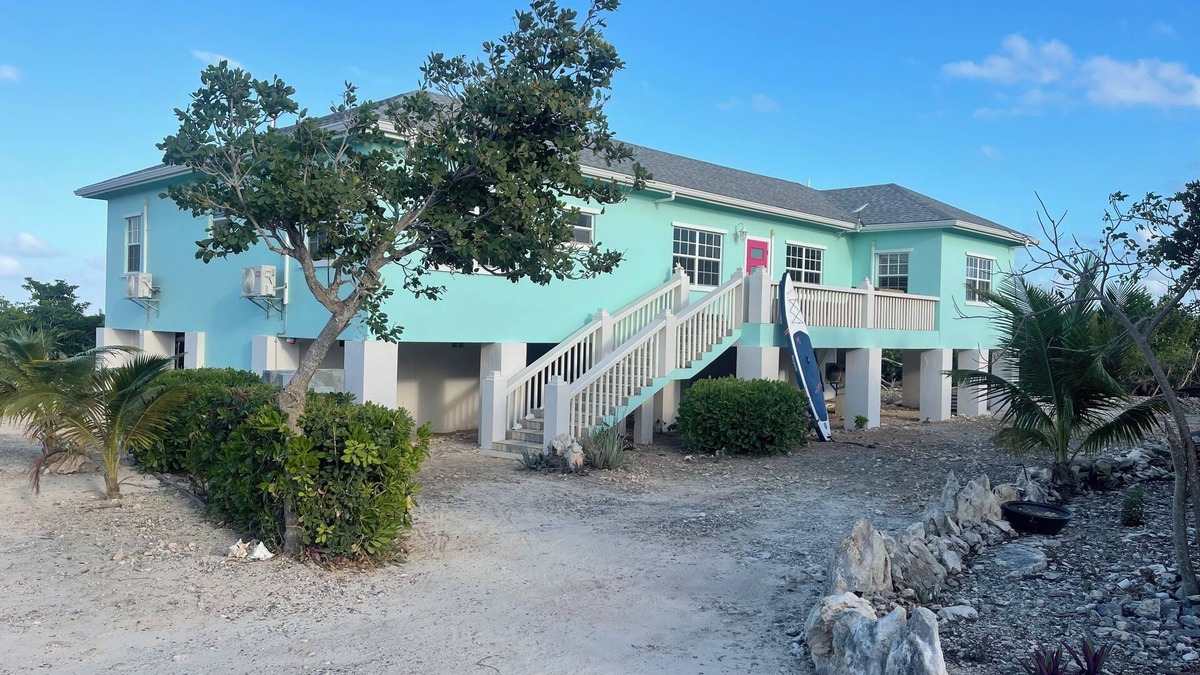 Bottle Creek Villa | Waterfront 3-bedroom 3-Bath/AC/WiFi/BoneFish/gorgeous North Caicos TCI.