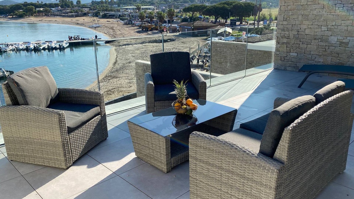 Grosseto-Prugna Apartment | Waterfront terrace apartment in Porticcio