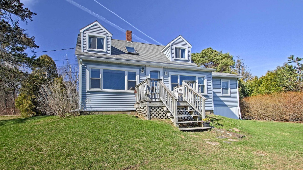 Boothbay Cottage | Waterfront Tidal Cove Cottage-Kayak & Views!