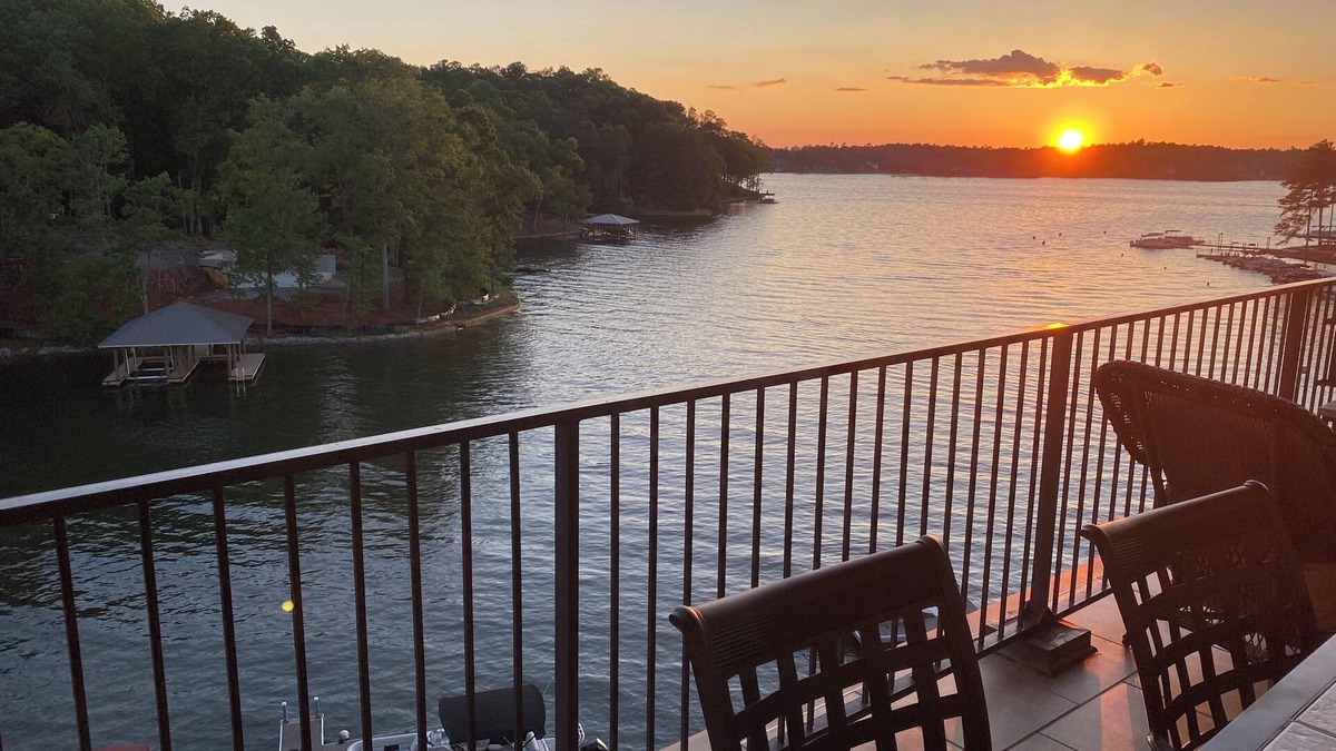 Dadeville Condo | Waterfront Top Corner Unit,Amazing Sunset Views,Pool&Slide,Marina,Golf, 3 bedrms