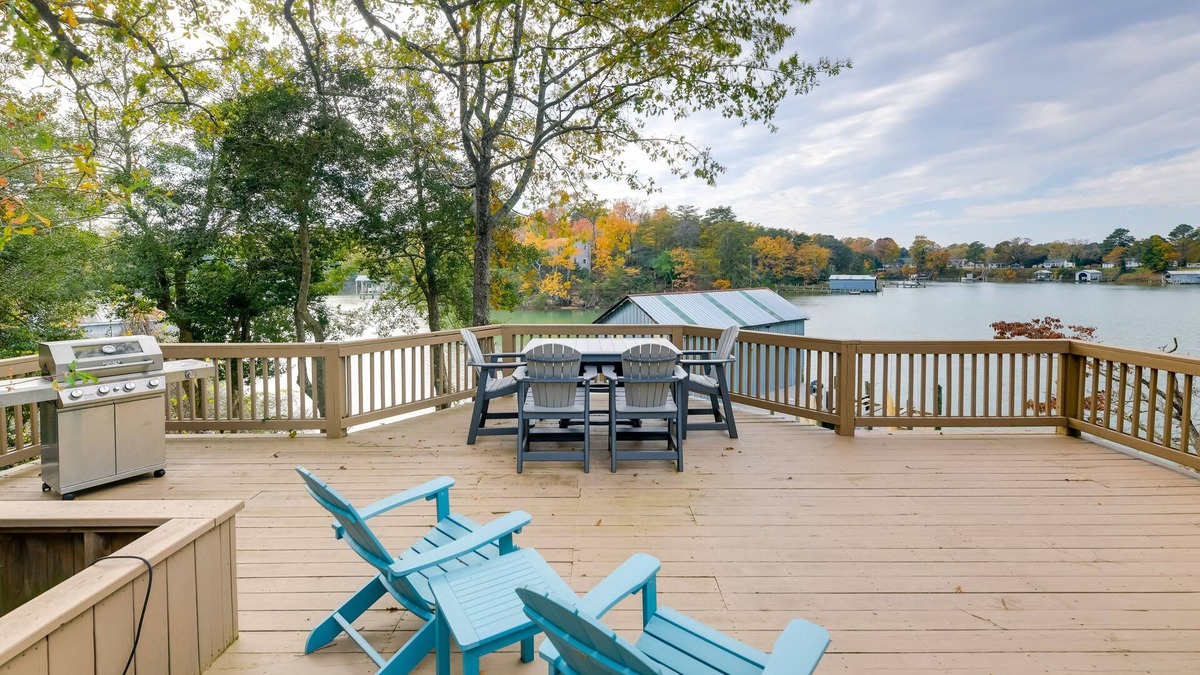 Topping House | Waterfront Topping Vacation Home w/Boat Dock!