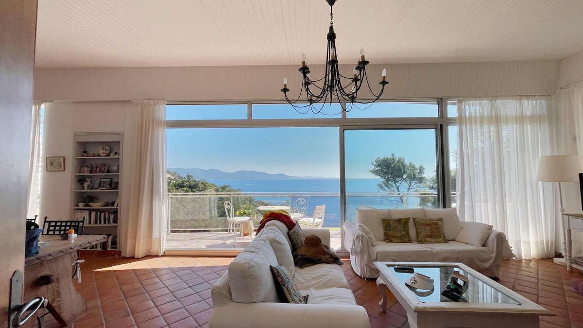 Cap Benat Villa | WATERFRONT VILLA IN PRIVATE ESTATE AND JANITOR OF CAP BÉNAT