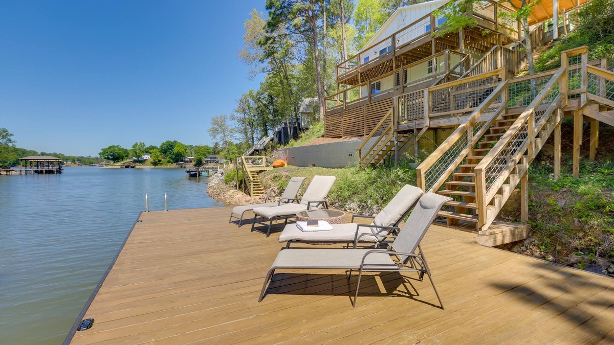 Talladega Cottage | Waterfront Vacation Home on Logan Martin Lake!
