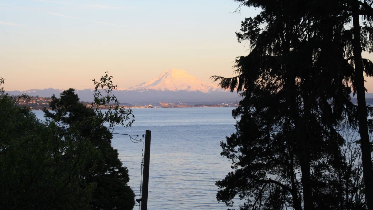 Vashon Island House | Waterfront Vashon Home with Amazing View