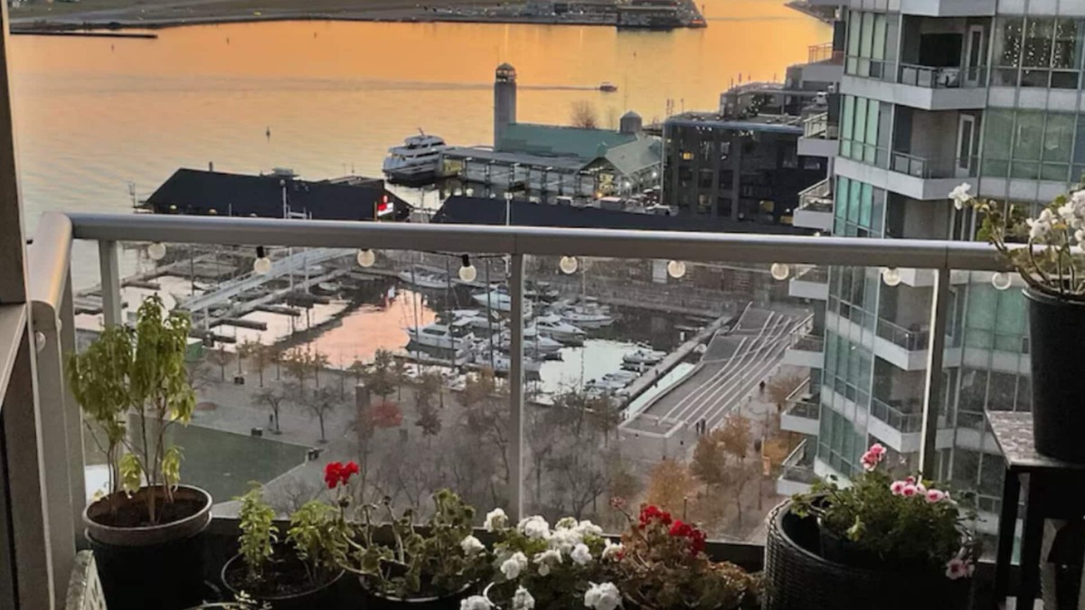 Central Waterfront Condo | Waterfront View Balcony Suite .Heated Pool.Gym.24/h security. Best Location.
