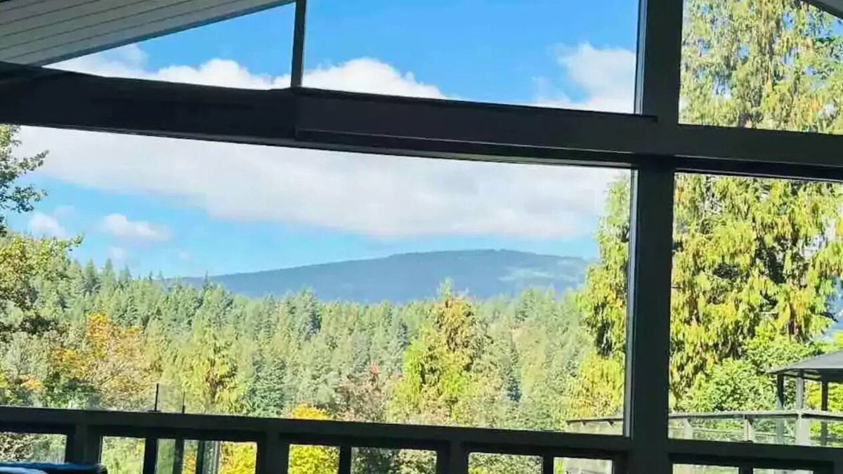 District of North Vancouver House | Waterfront View Nature's Wonders