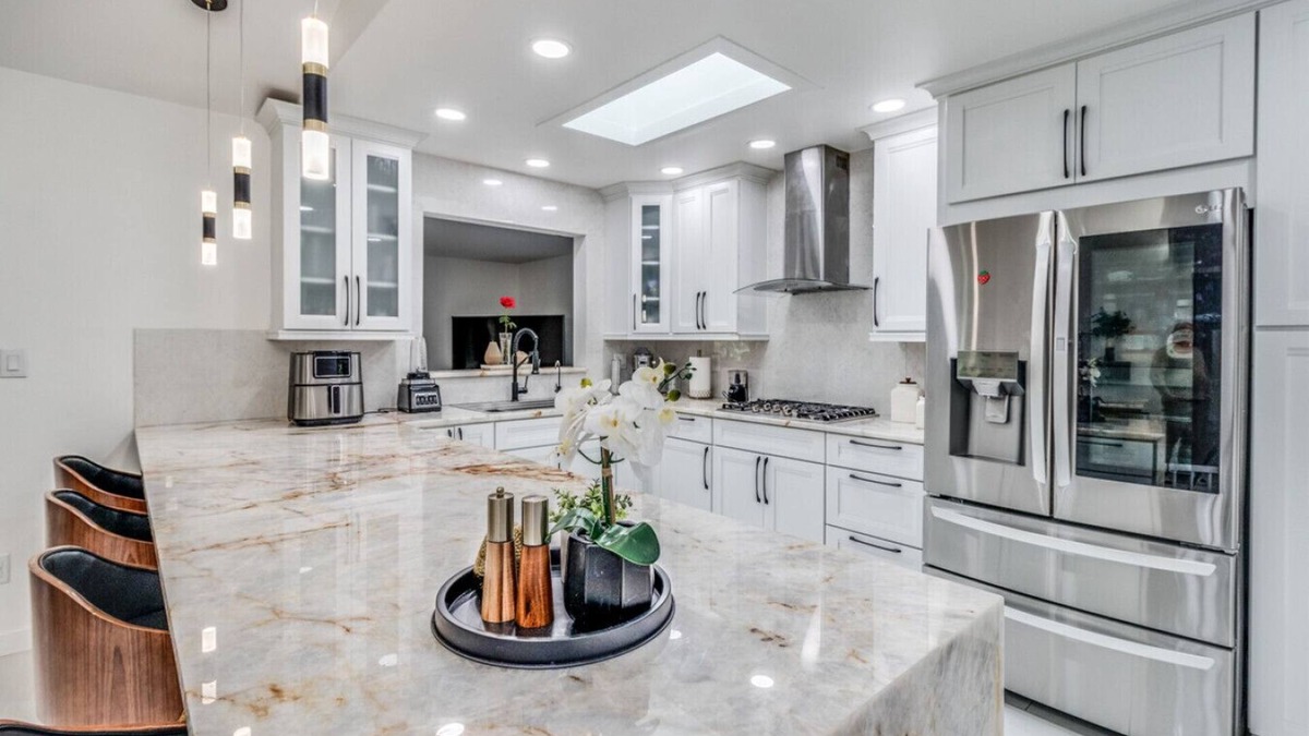 Battle Creek House | Waterfront views 2 lakes getaway game room