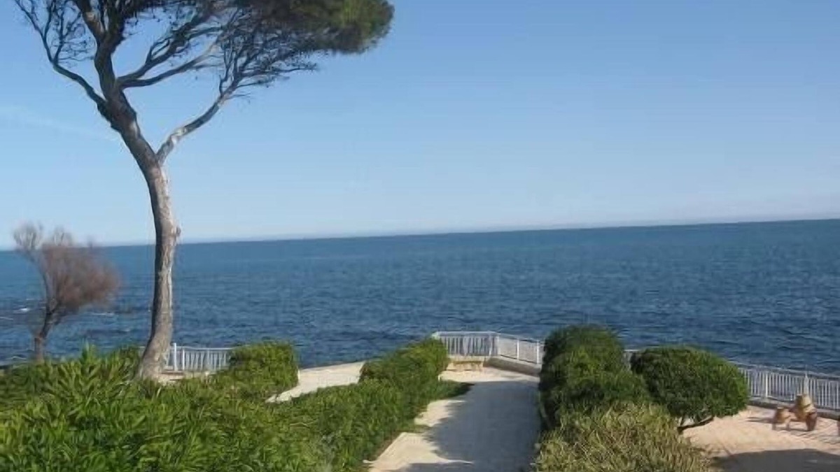 Saint-Aygulf House | WATERFRONT VILLA IN LUXURY RESIDENCE - CLOSE TO ALL AMENITIES