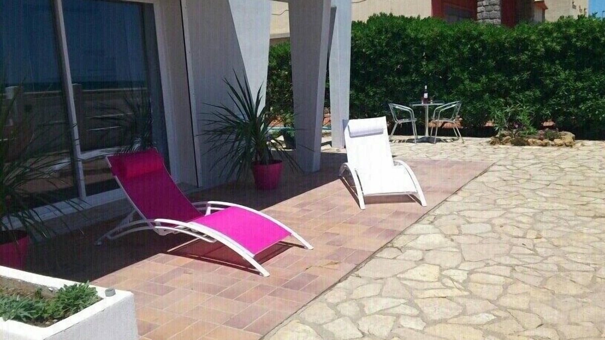 Narbonne-Plage Villa | Waterfront villa near shops