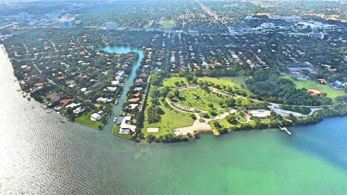 Northeast Miami Villa | Waterfront Villa