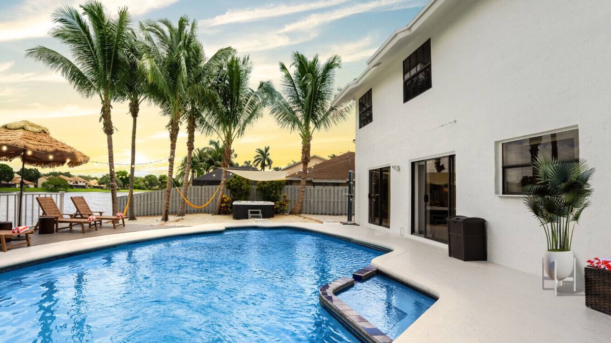 Pembroke Pines Villa | Waterfront Villa w/Pool Game Room Cinema Spa