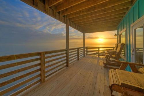 Flour Bluff House | Waterfront w Bay Views Shared Pool Boat Dock Marlin Madness by AvantStay