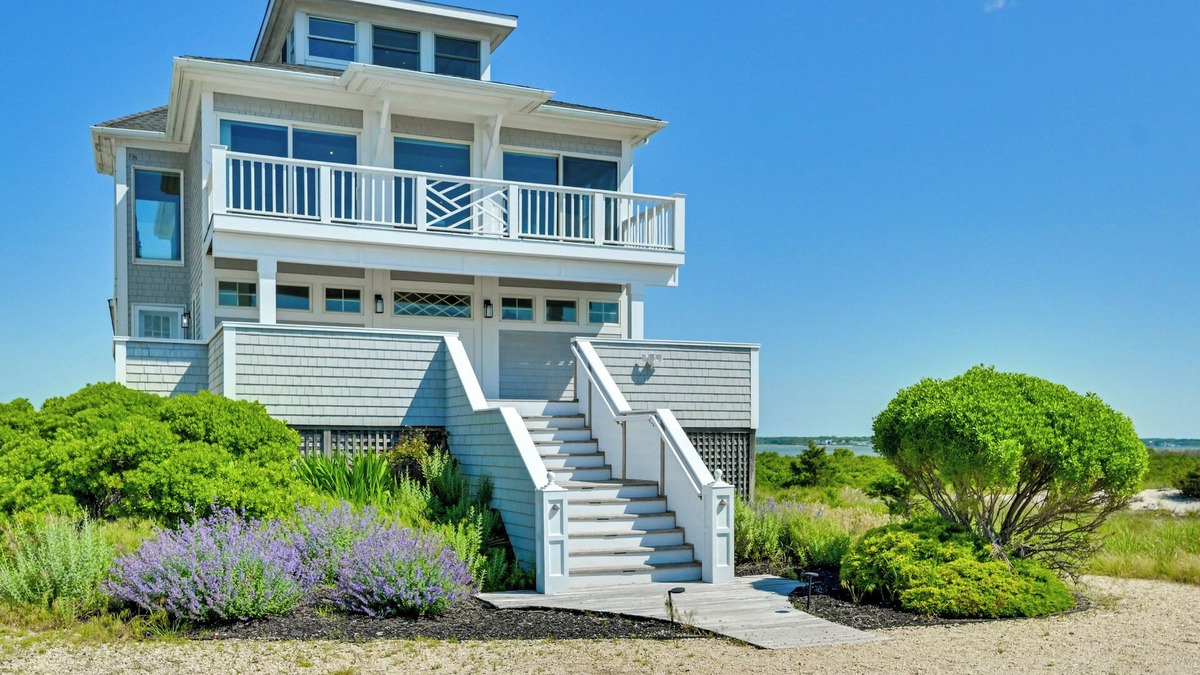 West Hampton Dunes House | Waterfront Westhampton Haven: Pool & Private Beach