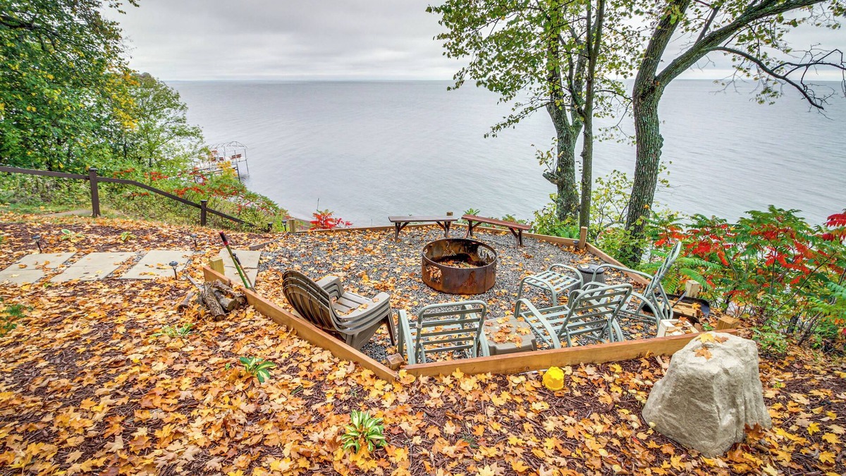 South Harbor Cabin | Waterfront Wahkon Cabin w/Gas Grill & Fire Pit!