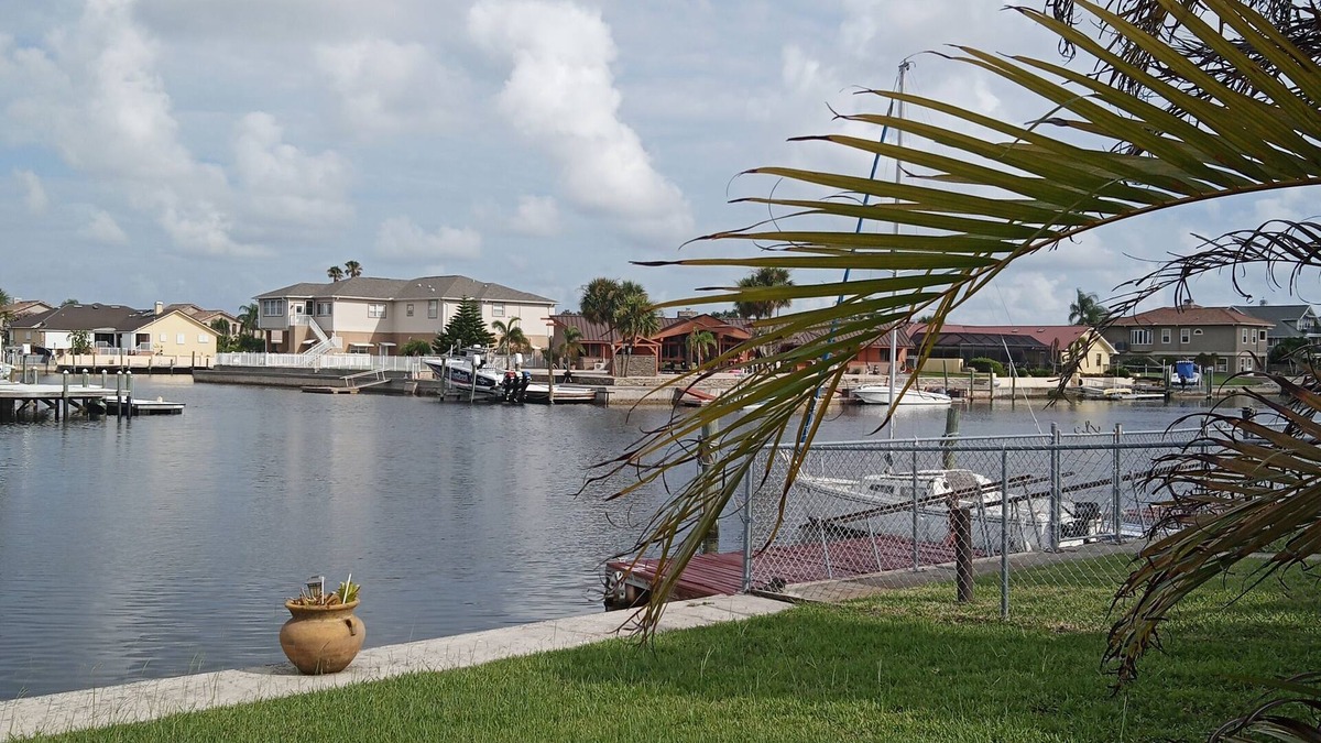 Gulf Harbors House | Waterfront! Watch the dolphins with your coffee or the amazing sunsets at night!