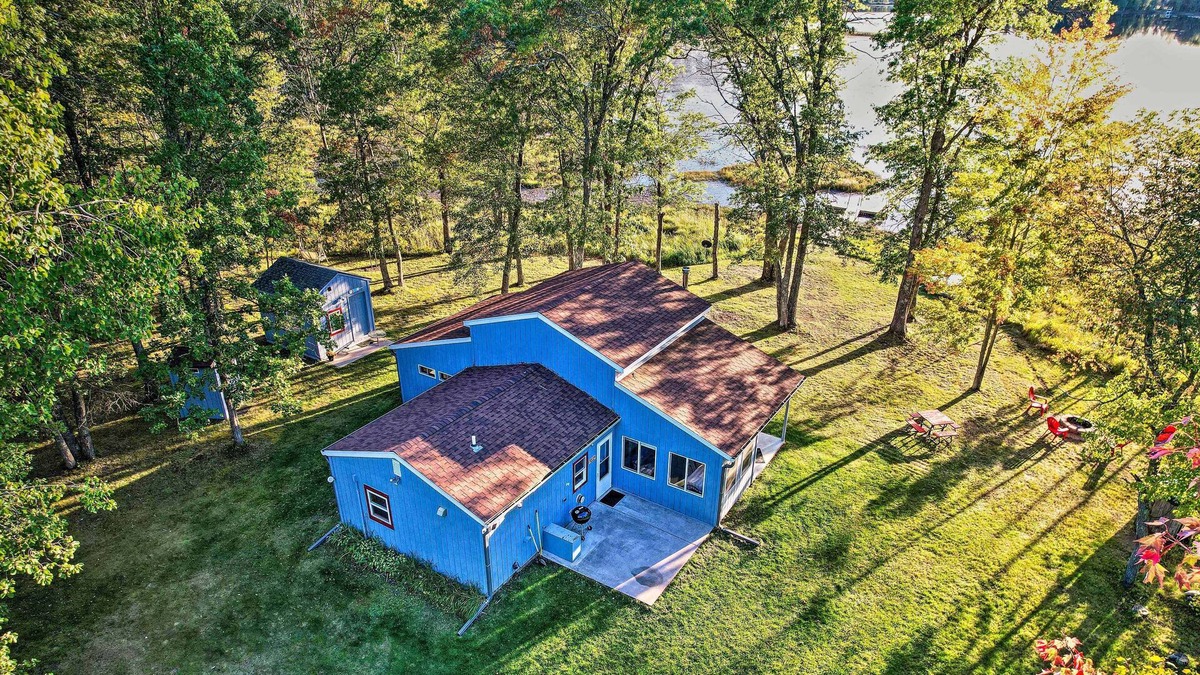 Webster Cabin | Waterfront Webster Cabin w/ Kayaks + Fire Pit