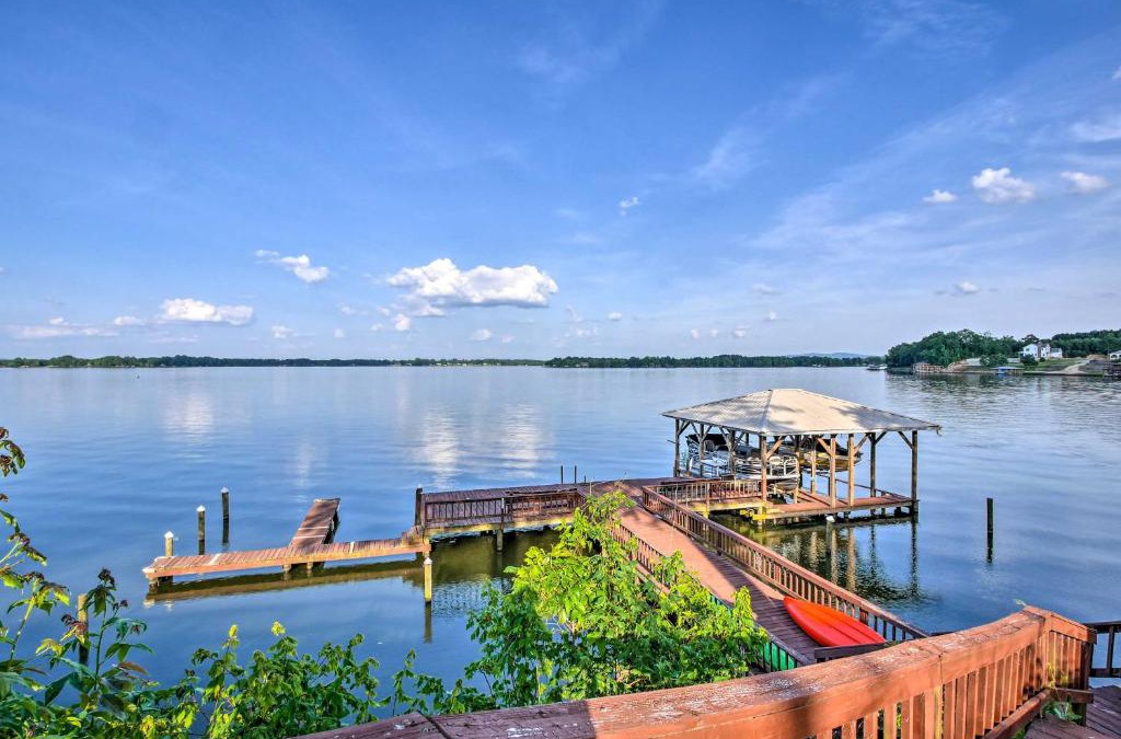 Centre House | Waterfront Weiss Lake Getaway with Dock and Patio!