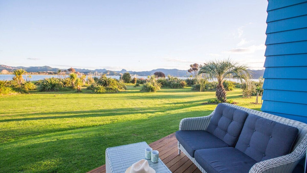 Matarangi Cottage | Waterfront Wonder - Matarangi Holiday Home