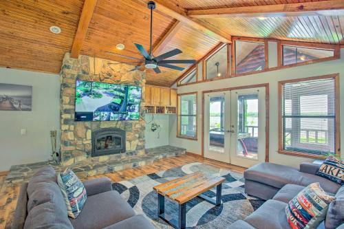 Yantis House | Waterfront Yantis Retreat with Deck and Zipline!